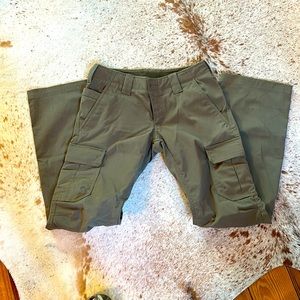 Under Armour Olive Green Utility Pant Size 6